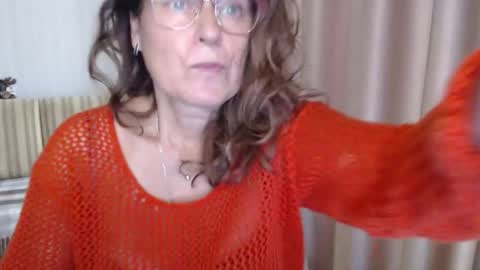 Snapshot of lauraoven1 chatting on 10/08/25, 07:17 Lauraoven1 online show from 10/08/25, 07:17