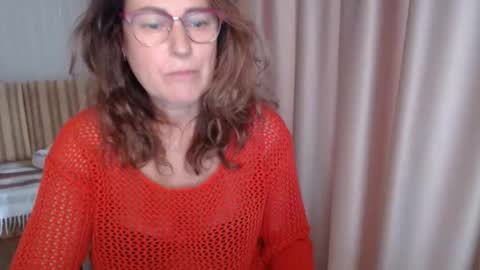 Snapshot of lauraoven1 chatting on 10/13/25, 09:31 Lauraoven1 online show from 10/13/25, 09:31