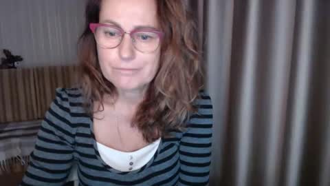 Snapshot of lauraoven1 chatting on 10/22/25, 01:55 Lauraoven1 online show from 10/22/25, 01:55