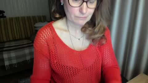 Snapshot of lauraoven1 chatting on 04/27/26, 05:55 Lauraoven1 online show from 04/27/26, 05:55