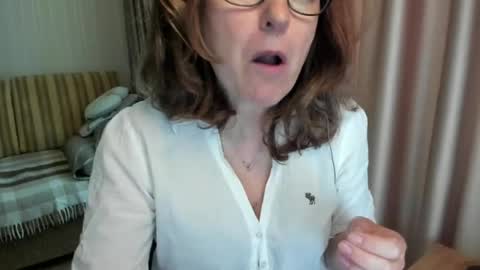 Snapshot of lauraoven1 chatting on 05/25/26, 09:26 Lauraoven1 online show from 05/25/26, 09:26