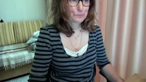 Snapshot of lauraoven1 chatting on 06/01/26, 07:32 Lauraoven1 online show from 06/01/26, 07:32