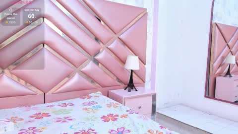 Snapshot of lauraroot chatting on 02/06/26, 11:46 lauraroot online show from 02/06/26, 11:46