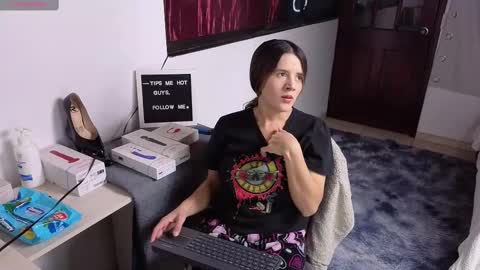 Snapshot of laurasex_21 chatting on 03/03/25, 11:46 Laura online show from 03/03/25, 11:46