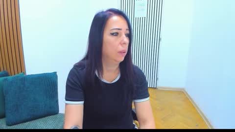 Snapshot of laurasinfull chatting on 09/28/25, 03:23 Laura online show from 09/28/25, 03:23