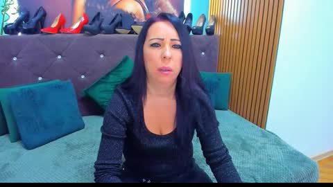 Snapshot of laurasinfull chatting on 11/03/25, 04:25 Laura online show from 11/03/25, 04:25