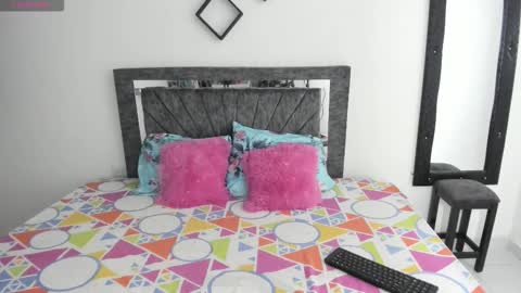 Snapshot of laurasofia01 chatting on 11/06/25, 02:40 laurasofia01 online show from 11/06/25, 02:40