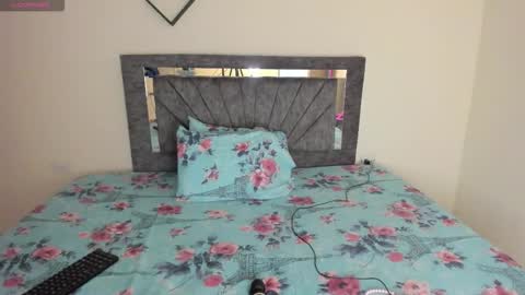 Snapshot of laurasofia01 chatting on 11/27/25, 02:02 laurasofia01 online show from 11/27/25, 02:02