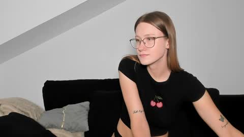 Laura Lara Sommer online show from 05/19/26, 02:12