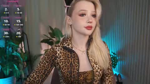  Laura  online show from 09/17/25, 05:31