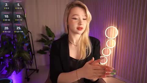  Laura  online show from 10/17/25, 06:05