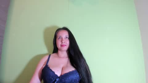 Snapshot of laureen777 chatting on 03/11/25, 12:33 laureen777 online show from 03/11/25, 12:33