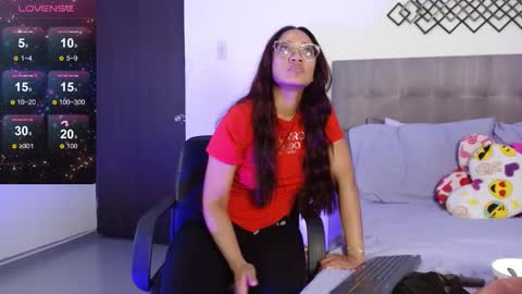 Snapshot of laureen_brown chatting on 03/05/25, 08:42 Laura online show from 03/05/25, 08:42