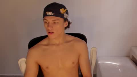 Snapshot of laureent__ chatting on 12/19/25, 06:26 Laureent online show from 12/19/25, 06:26