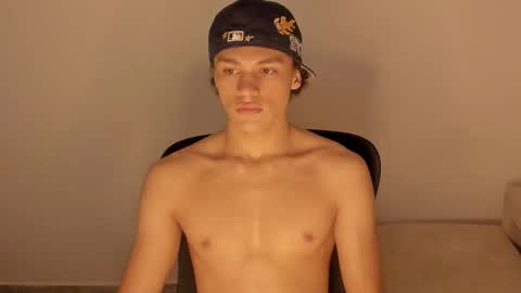 Snapshot of laureent__ chatting on 12/22/25, 09:06 Laureent online show from 12/22/25, 09:06