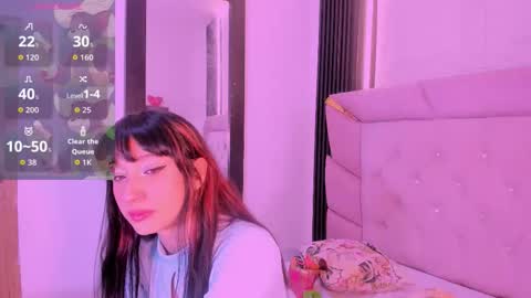 Laurem online show from 10/24/25, 07:43