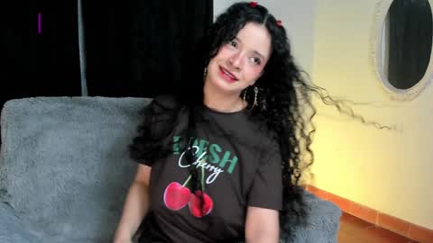 Snapshot of lauren_croftt chatting on 12/03/24, 12:13 Lauren online show from 12/03/24, 12:13