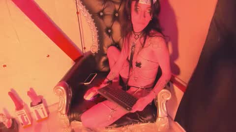 Snapshot of lauren_evans96 chatting on 11/15/25, 04:10 Lauren evans9 online show from 11/15/25, 04:10