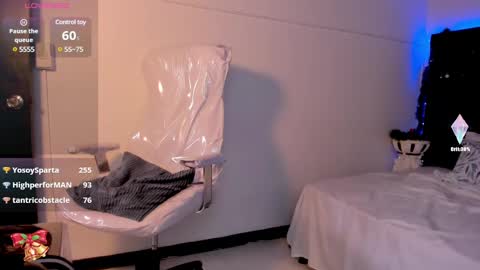 Snapshot of lauren_fit chatting on 12/29/24, 07:00 Lauren online show from 12/29/24, 07:00