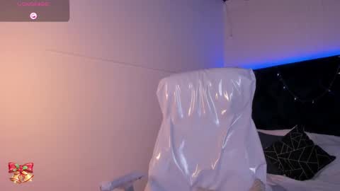 Snapshot of lauren_fit chatting on 02/04/25, 04:18 Lauren online show from 02/04/25, 04:18