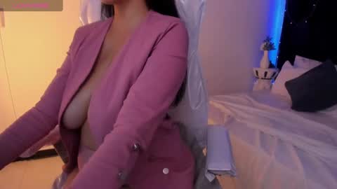 Snapshot of lauren_fit chatting on 02/06/25, 09:06 Lauren online show from 02/06/25, 09:06