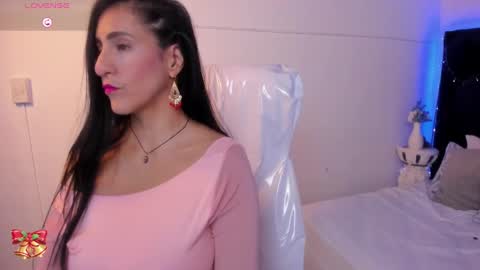 Snapshot of lauren_fit chatting on 02/17/25, 03:42 Lauren online show from 02/17/25, 03:42