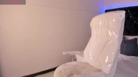 Snapshot of lauren_fit chatting on 02/28/25, 06:20 Lauren online show from 02/28/25, 06:20