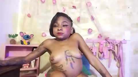 Snapshot of lauren_hills7069 chatting on 01/18/25, 07:59 Lauren online show from 01/18/25, 07:59