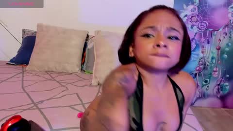 Snapshot of lauren_hills7069 chatting on 03/07/25, 03:40 Lauren online show from 03/07/25, 03:40