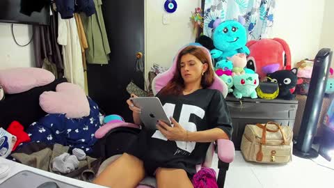 Snapshot of laurencesophiets chatting on 01/22/25, 11:32 SF online show from 01/22/25, 11:32