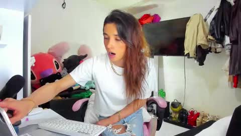 Snapshot of laurencesophiets chatting on 10/08/25, 01:58 SF online show from 10/08/25, 01:58