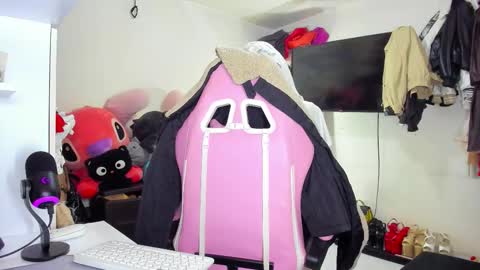 Snapshot of laurencesophiets chatting on 10/08/25, 04:04 SF online show from 10/08/25, 04:04