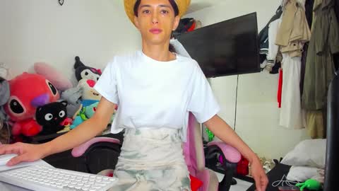 Snapshot of laurencesophiets chatting on 10/27/25, 05:50 SF online show from 10/27/25, 05:50