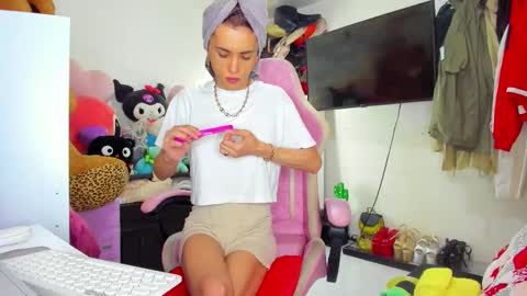 Snapshot of laurencesophiets chatting on 11/15/25, 02:24 SF online show from 11/15/25, 02:24