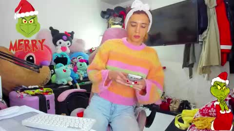 Snapshot of laurencesophiets chatting on 12/15/25, 05:39 SF online show from 12/15/25, 05:39