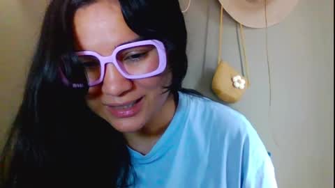 Snapshot of laurengirls1 chatting on 04/29/26, 02:43 onlyfan laureng7 - 7 laureng2 online show from 04/29/26, 02:43