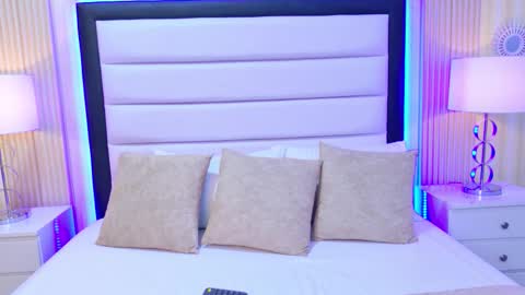 Snapshot of laurenhazeel chatting on 02/25/26, 04:22 Lauren online show from 02/25/26, 04:22