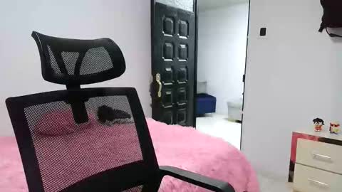 laurenhot94 online show from 01/18/26, 12:14