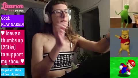 Snapshot of laurenipsumsit chatting on 02/27/25, 12:10 Lauren online show from 02/27/25, 12:10