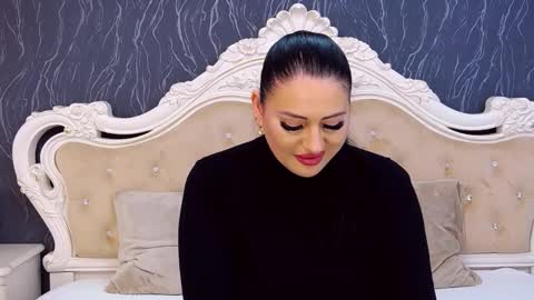 Laura online show from 12/16/25, 05:51