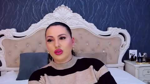 Laura online show from 02/06/26, 04:43