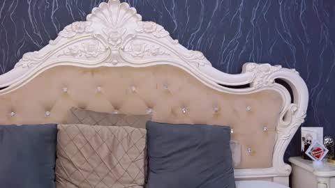 Laura online show from 04/04/26, 02:14