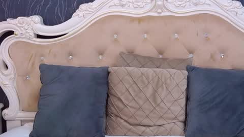 Laura online show from 04/07/26, 03:23