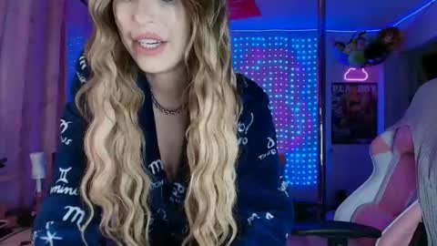 Snapshot of laurenlotus chatting on 06/05/26, 02:29 Lauren Lotus online show from 06/05/26, 02:29