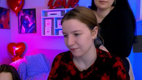 Snapshot of laurenmurrr chatting on 02/14/26, 10:23 Laure online show from 02/14/26, 10:23