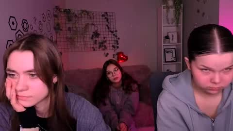 Snapshot of laurenmurrr chatting on 02/23/26, 10:45 Laure online show from 02/23/26, 10:45