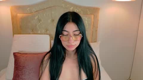 Snapshot of laurenn_smitth chatting on 10/22/25, 01:11 laurenn_smitth online show from 10/22/25, 01:11