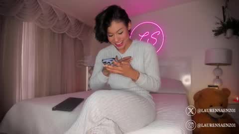 Snapshot of laurensaenz chatting on 03/07/25, 12:12 Lauren Saenz online show from 03/07/25, 12:12