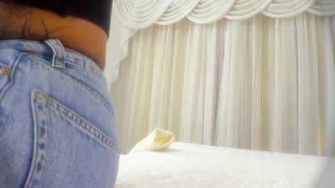 Snapshot of laurensaenz chatting on 09/13/25, 12:05 Lauren Saenz online show from 09/13/25, 12:05