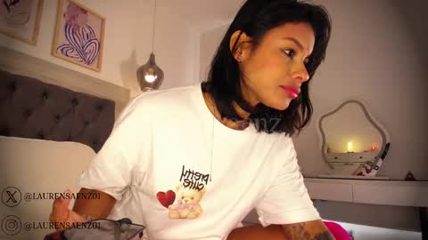 Snapshot of laurensaenz chatting on 09/27/25, 11:59 Lauren Saenz online show from 09/27/25, 11:59